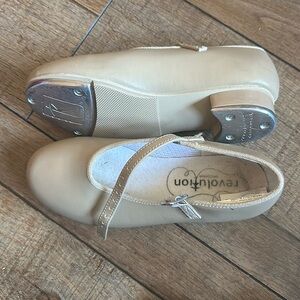 Size 3 girls revolution tap shoes